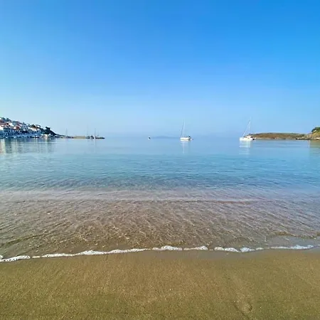 Traditional Floor 90 Meters From The דירה *