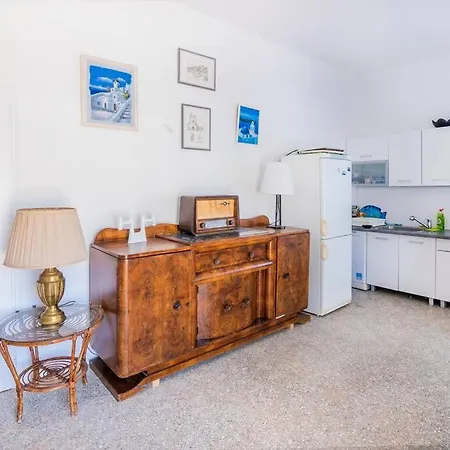 Traditional Floor 90 Meters From The * באטסי