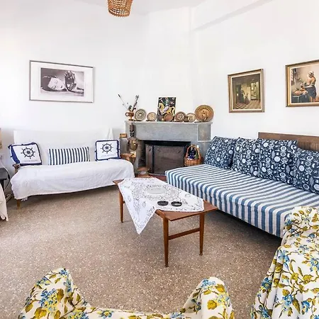 Traditional Floor 90 Meters From The דירה